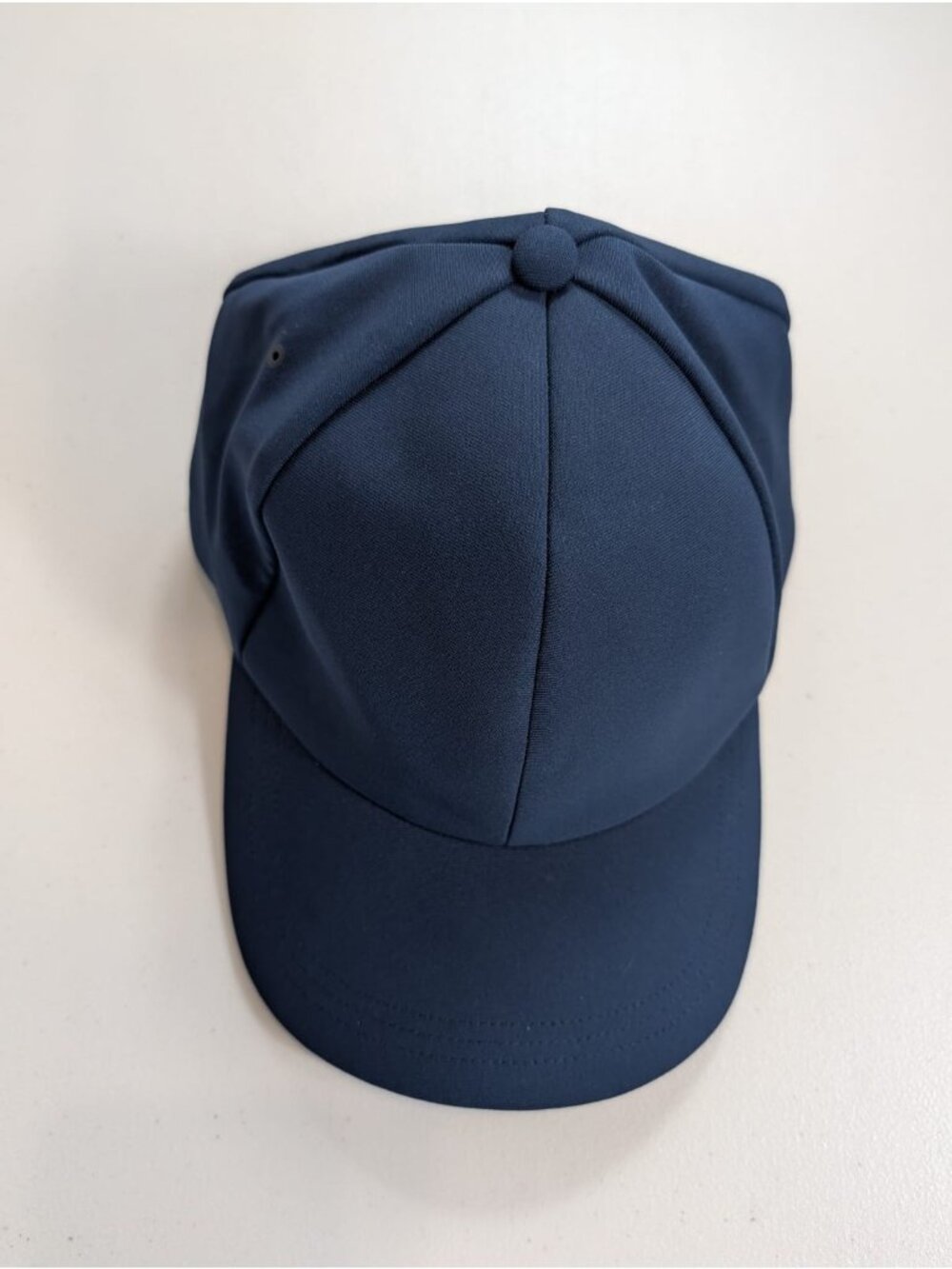 Lululemon Navy blue baseball cap with a curved brim